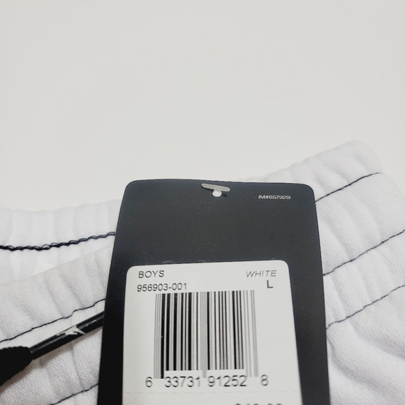 Nwt All white Jordan Boys short.Size L - Picture 5 of 7